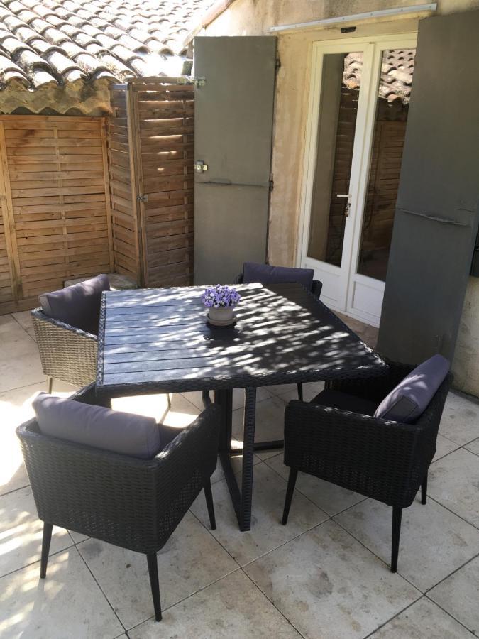 Villa Juste Derriere Chez Nous Boulbon Exterior foto